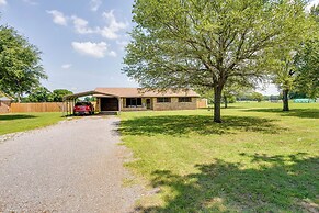 Pet-friendly Cartwright Home w/ Private Backyard!