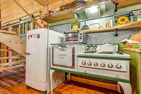 Creekside Cabin ~ 20 Mi to Kings Canyon Park!