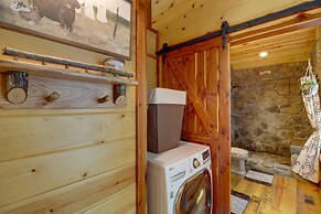 Romantic Mountain View Cabin Rental Near Downtown!