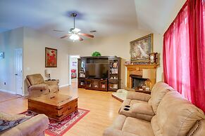 Olive Branch Getaway w/ Deck & Charcoal Grill!