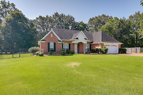Olive Branch Getaway w/ Deck & Charcoal Grill!