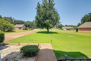 Olive Branch Getaway w/ Deck & Charcoal Grill!