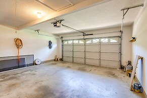 Olive Branch Getaway w/ Deck & Charcoal Grill!