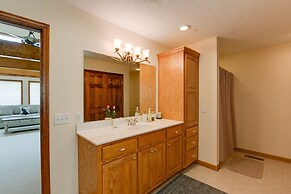 Gordonsville Retreat: Deck w/ Spectacular Views!