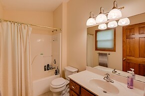 Gordonsville Retreat: Deck w/ Spectacular Views!