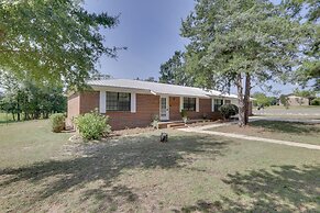 Pet-friendly Slocomb Vacation Rental w/ Sunroom!