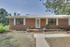 Pet-friendly Slocomb Vacation Rental w/ Sunroom!