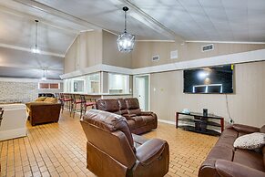 Family Overton Vacation Rental ~ 21 Mi to Tyler!