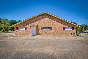 Family Overton Vacation Rental ~ 21 Mi to Tyler!