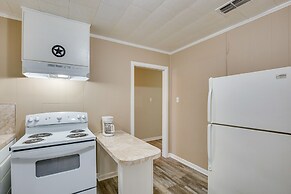 Family Overton Vacation Rental ~ 21 Mi to Tyler!