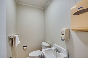 Family Overton Vacation Rental ~ 21 Mi to Tyler!