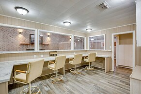 Family Overton Vacation Rental ~ 21 Mi to Tyler!