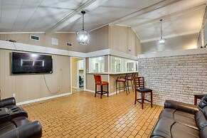 Family Overton Vacation Rental ~ 21 Mi to Tyler!