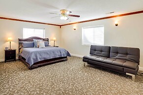 Spacious Hildale House w/ Large Deck!