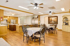 Spacious Hildale House w/ Large Deck!