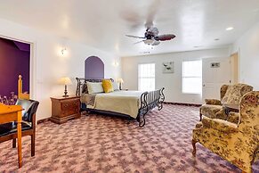 Spacious Hildale House w/ Large Deck!