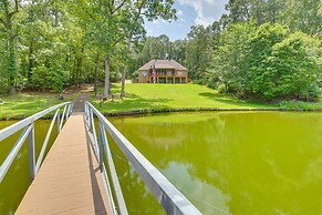 Sunny Coosa River Hideaway w/ Boat Dock & Slip!