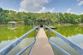 Sunny Coosa River Hideaway w/ Boat Dock & Slip!