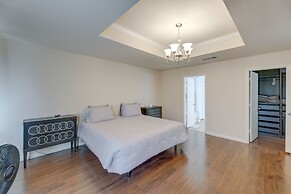 Fenced Yard & Playset: Elgin Family Getaway!