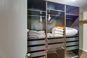 Fenced Yard & Playset: Elgin Family Getaway!