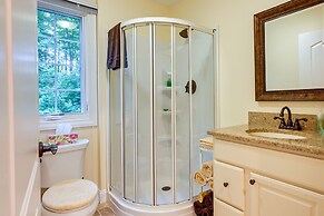 Charming Flushing Cottage w/ Deck + Spacious Yard!