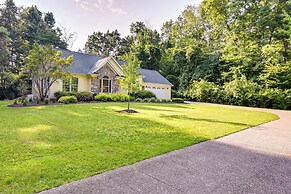 Charming Flushing Cottage w/ Deck + Spacious Yard!