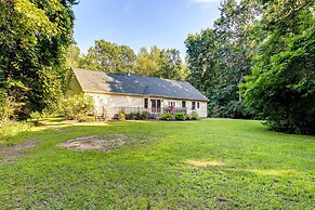 Charming Flushing Cottage w/ Deck + Spacious Yard!