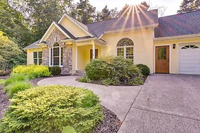 Charming Flushing Cottage w/ Deck + Spacious Yard!