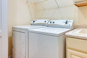 Charming Flushing Cottage w/ Deck + Spacious Yard!