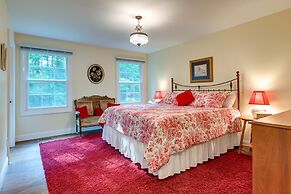 Charming Flushing Cottage w/ Deck + Spacious Yard!