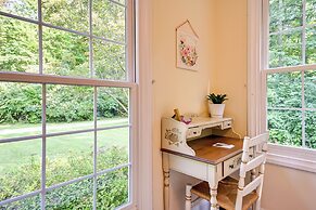 Charming Flushing Cottage w/ Deck + Spacious Yard!