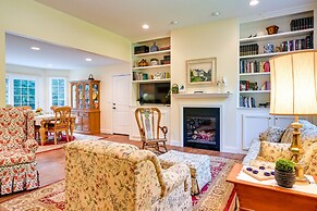 Charming Flushing Cottage w/ Deck + Spacious Yard!