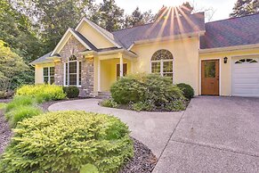 Charming Flushing Cottage w/ Deck + Spacious Yard!