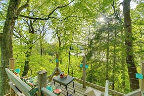 Jefferson Riverfront Retreat w/ Patio & Fire Pit!
