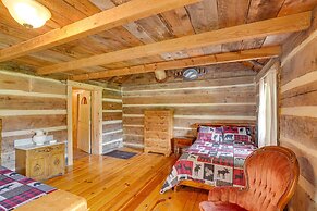 Historic Cabin Retreat ~ 2 Mi to Seneca Rocks!