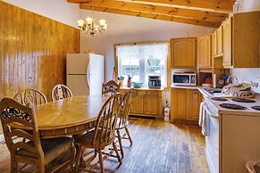 Historic Cabin Retreat ~ 2 Mi to Seneca Rocks!