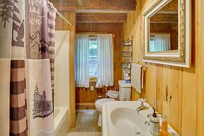 Historic Cabin Retreat ~ 2 Mi to Seneca Rocks!