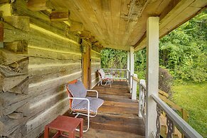 Historic Cabin Retreat ~ 2 Mi to Seneca Rocks!