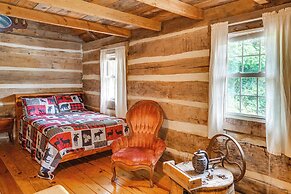 Historic Cabin Retreat ~ 2 Mi to Seneca Rocks!