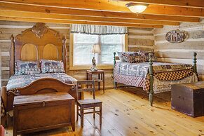 Historic Cabin Retreat ~ 2 Mi to Seneca Rocks!