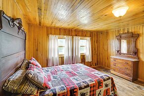 Historic Cabin Retreat ~ 2 Mi to Seneca Rocks!