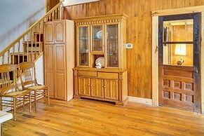 Historic Cabin Retreat ~ 2 Mi to Seneca Rocks!