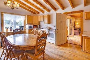 Historic Cabin Retreat ~ 2 Mi to Seneca Rocks!