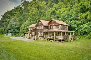 Historic Cabin Retreat ~ 2 Mi to Seneca Rocks!