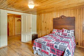 Historic Cabin Retreat ~ 2 Mi to Seneca Rocks!