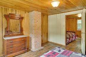 Historic Cabin Retreat ~ 2 Mi to Seneca Rocks!