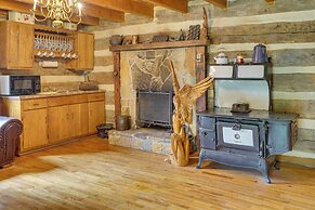 Historic Cabin Retreat ~ 2 Mi to Seneca Rocks!