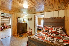 Historic Cabin Retreat ~ 2 Mi to Seneca Rocks!