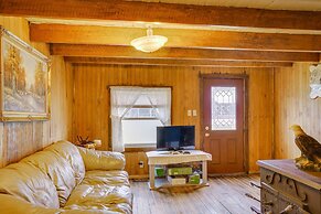 Historic Cabin Retreat ~ 2 Mi to Seneca Rocks!