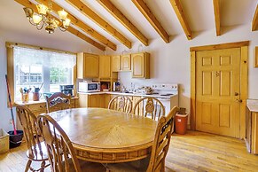 Historic Cabin Retreat ~ 2 Mi to Seneca Rocks!